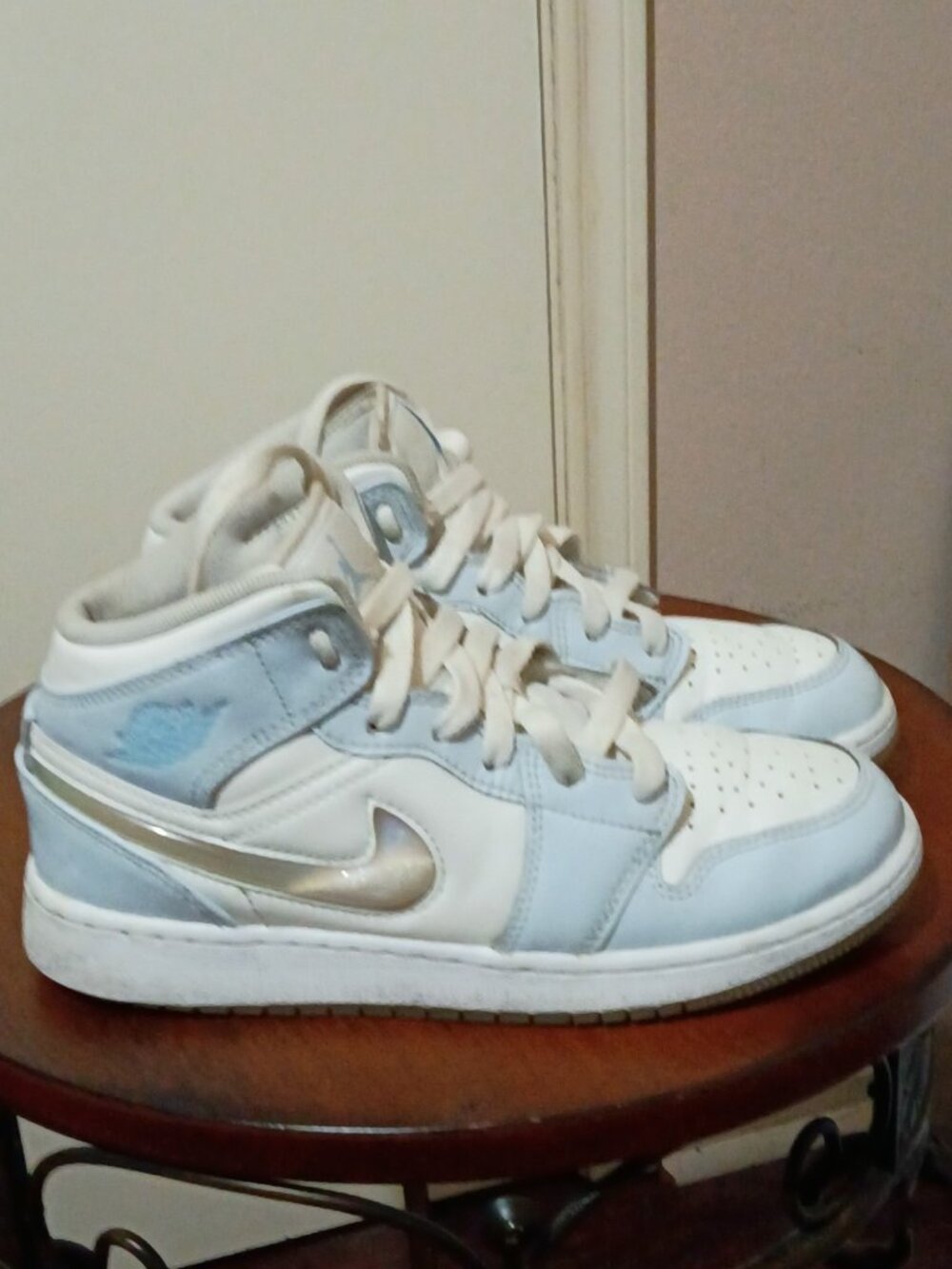 Nike Air Jordan 1 Mid SE Glitter Swoosh (GS) Blue Tint FQ9117-400 Size 5Y Youth